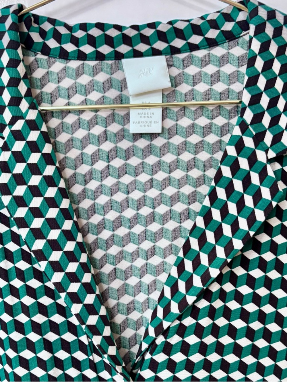 H&M| Optical 3D Geometric Green Black & White Midi v-Neck Long Sleeve Dress Sz 6 - Picture 6 of 7